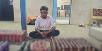 અમદાવાદ: સરદારનગરમાં PCBના દરોડા, વિદેશી દારૂ સાથે એક શખસ ઝડપાયો, મકાન માલિક સહિત બે ફરાર | Ahmedaba…