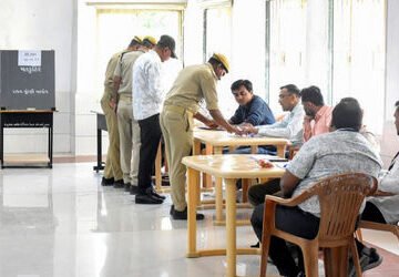 ગુજરાત અને મહારાષ્ટ્રમાં પેટા ચૂંટણી: ઉમરેઠમાં 11 વાગ્યા સુધીમાં 25 ટકા મતદાન | Bypoll Voting Begins…