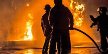 રણોલીથી જીએસીએલ જવાના બ્રિજ નીચે મોડી રાત્રે ધડાકાભેર આગ ભભૂકતા ગભરાટ | Panic as fire erupts under b…