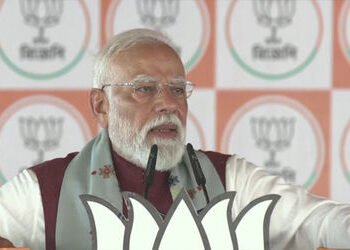 ઝાલમુરી મેં ખાધી પણ મરચાં તૃણમૂલને લાગ્યા… બંગાળમાં PM મોદીના મમતા બેનર્જી પર પ્રહાર | PM Modi Ben…