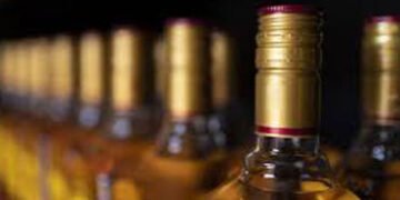 રાજપરા ગામના મકાનમાંથી વિદેશી દારૃ સાથે શખ્સ ઝડપ્યો | Man caught with foreign liquor from a house in…