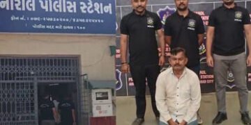ગાંધીનગરનો વોન્ટેડ તસ્કર અમદાવાદ પોલીસના સકંજામાં, ડોલર-દાગીના સહિત 1 કરોડનો મુદ્દામાલ જપ્ત | Inter …