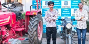 સનફાર્મા રોડ પરથી ટ્રોલી સાથેનું ટ્રેક્ટર ચોરનાર બે વાહન ઉઠાવગીર પકડાયા | two accused caught who the…