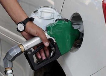 ઓઇલ કંપનીઓને પેટ્રોલના વેચાણમાં લિટરે રૂ.20, ડીઝલમાં રૂ.100ની ખોટ ! | Oil companies lose Rs 20 per l…