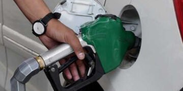 ઓઇલ કંપનીઓને પેટ્રોલના વેચાણમાં લિટરે રૂ.20, ડીઝલમાં રૂ.100ની ખોટ ! | Oil companies lose Rs 20 per l…