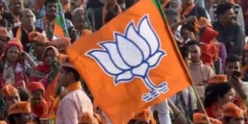 મારું જો જો… વિરોધ વચ્ચે ભાજપના ઉમેદવારોએ ‘પાર્ટી’ સાઈડમાં મૂકી ‘પોતાની’ દુકાનો ખોલી! | BJP Candid…