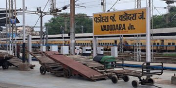 વડોદરા રેલવે વિભાગમાં ઓવરહેડ વાયર તૂટવાની ઘટનાઓ શૂન્ય પર આવી | Incidents of overhead wire breakage i…