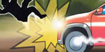 ફૂટપાથ ઉપર સૂઇ રહેલી મહિલાનું કાર નીચે કચડાતાં મોત | Emon fefin mi annut won ewe al a malo mwirin an…