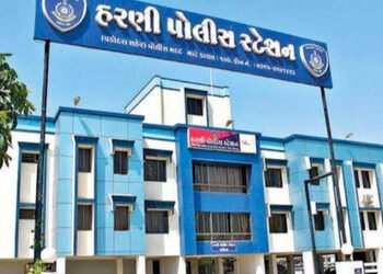 ગોરવા બાદ ન્યુવીઆઇપી રોડ પર ઢોર પકડનાર કોર્પોરેશનની ટીમ પર હુમલો | Attack on corporation team that c…