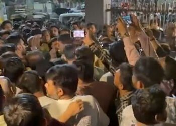 સુરત: અલથાણમાં વિધર્મી યુવકે સગીરાની છેડતી કરતા સ્થાનિકોમાં આક્રોષ, આરોપીની તાત્કાલિક ધરપકડ, ટોળા પર…