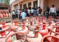 LPG સંકટને ટાળવા સરકારે કરી પ્લાનિંગ, ખરીદીની નીતિમાં ફેરફાર, જાણો ક્યાં સુધી રાહત મળી શકશે | lpg bo…