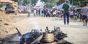 મણિપુર ફરી હિંસાની લપેટમાં, નાગા-કુકી જૂથો વચ્ચે ગોળીબાર, 3ના મોત, ઘરોમાં આગચંપી | Manipur Violence …