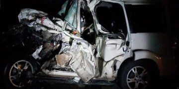 યુપીના મઉમાં ભયાનક અકસ્માત, કાર અને ટ્રક વચ્ચેની ટક્કરમાં માતા-પિતા સહિત 5ના મોત | Mau scorpio and t…