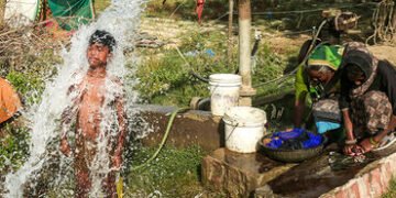 ગુજરાત શેકાયું: અમરેલી 43.3°C સાથે રાજ્યનું સૌથી ગરમ શહેર, અમદાવાદમાં પારો 42ને પાર; હજુ રાહતના કોઈ …