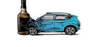 ગઢડા તાલુકાના ગોરડકા ગામ પાસે દારૃની ખેપ મારતી કારે પલ્ટી મારી | A car carrying liquor overturned ne…