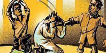 મહુવાના બાંભણીયા ગામે 6 શખ્સોનો આધેડ પર હુમલો | 6 men attack middle aged man in Bambhaniya village o…