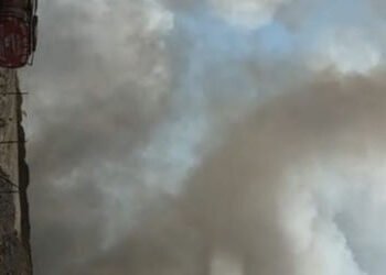 મ્યુનિસિપલ કોર્પોરેશનની પીરાણા ડમ્પસાઈટ ઉપર કચરામાં આગ, લાગી કે લગાવાઈ તે રહસ્ય | Municipal Corporat…