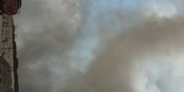 મ્યુનિસિપલ કોર્પોરેશનની પીરાણા ડમ્પસાઈટ ઉપર કચરામાં આગ, લાગી કે લગાવાઈ તે રહસ્ય | Municipal Corporat…