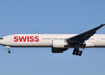 દિલ્હી એરપોર્ટ પર ફુલ ઇમરજન્સી જાહેર, સ્વિસ એરના વિમાનમાં ટેક-ઓફ વખતે ધુમાડા નીકળ્યા, 4 ઇજાગ્રસ્ત | …