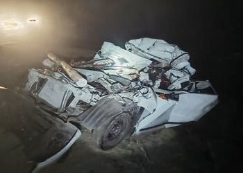 હઝારીબાગમાં કાર-ટ્રકની ભીષણ ટક્કરમાં પરિવાર હોમાયો, 3 બાળક સહિત 6 લોકોના મોત | truck car collision i…