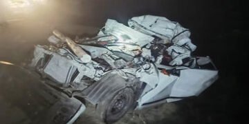 હઝારીબાગમાં કાર-ટ્રકની ભીષણ ટક્કરમાં પરિવાર હોમાયો, 3 બાળક સહિત 6 લોકોના મોત | truck car collision i…