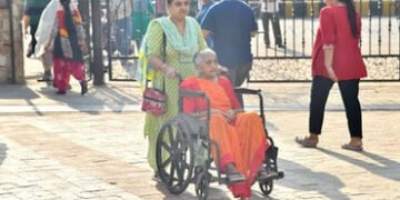 વડોદરા: વોર્ડ-16ના 78 વર્ષીય વરિષ્ઠ મતદારે મતદાન કરીને ચૂંટણી તંત્રની વ્યવસ્થાને બિરદાવી | Vadodara:…