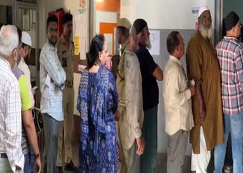 વડોદરા: 346 બેઠક પર 940 ઉમેદવારોનું ભાવિ નક્કી કરવા મતદાનનો શાંતિપૂર્ણ રીતે પ્રારંભ | Peaceful Polli…