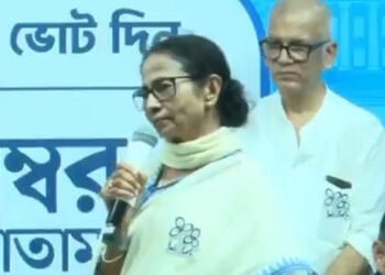 બંગાળમાં હાઈવૉલ્ટેજ ડ્રામા! માત્ર 100 મીટરના અંતરે TMC અને BJPની રેલી, મમતા બેનરજી ભાષણ છોડી સ્ટેજ પ…