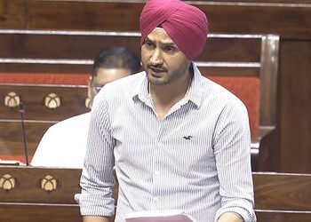 પંજાબ સરકારે હરભજનની Z+ સિક્યુરિટી હટાવતા ગૃહ મંત્રાલયે આપી CRPF સુરક્ષા, અન્ય સાંસદોને પણ કેન્દ્રનુ…
