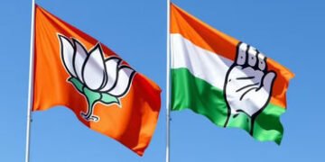 વડોદરા વોર્ડ નંબર 14માં વાડી નાની શાકમાર્કેટ સામે ભાજપ-કોંગ્રેસના કાર્યકર્તાઓ વચ્ચે ઝપાઝપી | Clash b…