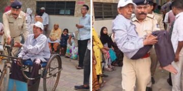 અશક્ત મતદારને ઉંચકીને મતદાન કુટિર સુધી લઇ જતી પોલીસ | Police carrying a disabled voter to the pollin…