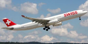 ટેક ઓફ થતાં જ વિમાનમાંથી ધુમાડો નીકળ્યો, 245નો જીવ જોખમમાં મુકાયો | Smoke came out of the plane as s…