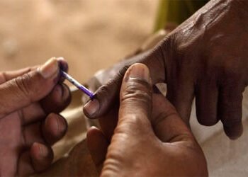 કાળઝાળ ગરમી વચ્ચે ગુજરાતમાં 60 ટકા મતદાન | 60% voting in Gujarat amid scorching heat