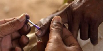 કાળઝાળ ગરમી વચ્ચે ગુજરાતમાં 60 ટકા મતદાન | 60% voting in Gujarat amid scorching heat