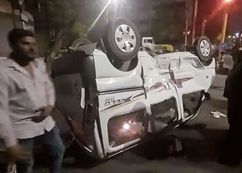 અમદાવાદના કલગી ચાર રસ્તે નબીરાઓનો આતંક, બે કાર વચ્ચે ભયંકર ટક્કર, મહિલા સહિત બેને ઈજા | Ahmedabad Ac…