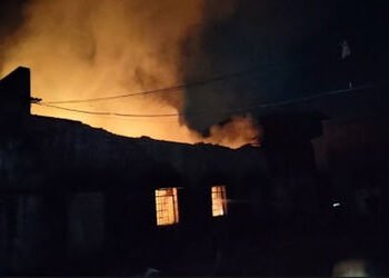 નવાયાર્ડમાં મોડી રાત્રે કેમિકલ કંપનીના ગોડાઉનમાં ભીષણ આગ, ગેસનું ગોડાઉન બચાવી લીધું | massive fire b…