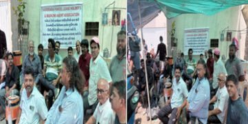 વડોદરા રેલવે પાર્સલ ઓફિસ : અધિકારીની હેરાનગતિ સામે 20 કર્મચારીઓ હડતાળ પર | Vadodara Railway Parcel O…