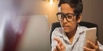 બાળકોમાં મોબાઈલનું વળગણ ઘટાડવા તળાજાની શાળાનો નવતર પ્રયોગ | Talaja school’s innovative experiment to…