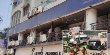 સુરતની SBI બ્રાન્ચમાં પિસ્તોલની અણીએ સ્ટાફ-ગ્રાહકોને બંધક બનાવી રૂ.૫૨ લાખની લૂંટ | Staff and custome…