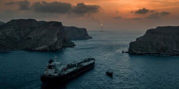 એશિયાના અર્થતંત્રો જોખમમાં, હોર્મુઝ સ્ટ્રેટ નહી ખુલે તો અંધારપટ અને મહામંદીનો ખતરો | middle east con…