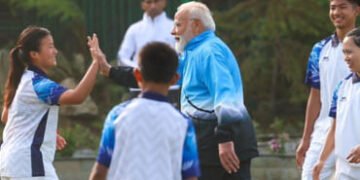 સિક્કિમના મેદાનથી બંગાળમાં થશે ‘ગોલ’? યુવાનો સાથે ફૂટબોલ રમતા જોવા મળ્યા PM મોદી | pm modi sikkim vi…