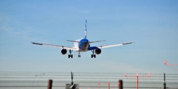 ભારતની એરલાઈન્સનું ‘ક્રેશ લેન્ડિંગ’ નક્કી? FIAની ચેતવણી- સરકાર મદદ કરે નહીંતર તાળાં મારવા પડશે | Ind…