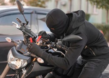 જામનગર શહેરમાં વાહન ચોર ટોળકીનો તરખાટ : એક જ દિવસમાં ચાર વાહનોની ઉઠાંતરી કરતા પોલીસ તંત્રમાં દોડધામ …