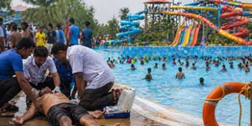 વોટર પાર્કની મોજ-મસ્તી માતમમાં ફેરવાઈ: ‘મોટી લહેર’ના કારણે 21 વર્ષના યુવકનું મોત, પરિવારનો ગંભીર આરો…