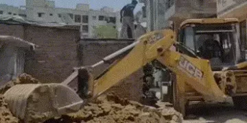 35 વર્ષ જૂની હત્યાનું રહસ્ય ખૂલશે? અમદાવાદમાં ક્રાઈમ બ્રાન્ચનું ઓપરેશન, વટવામાં જેસીબીથી ખોદકામ | ah…