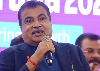 પેટ્રોલ-ડીઝલનો જમાનો પૂરો? ગડકરીની ઓટો કંપનીઓને મોટી ચેતવણી; હવે આ પાંચ વિકલ્પો પર ચાલશે ગાડીઓ | Nit…