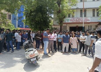 સયાજી હોસ્પિટલના રેસિડન્ટ ડોક્ટરો હડતાલ પર, ઈમરજન્સી અને ઓપીડી સિવાય તમામ સેવા બંધ | Resident doctor…