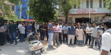 સયાજી હોસ્પિટલના રેસિડન્ટ ડોક્ટરો હડતાલ પર, ઈમરજન્સી અને ઓપીડી સિવાય તમામ સેવા બંધ | Resident doctor…