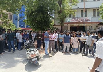 સયાજી હોસ્પિટલના રેસિડન્ટ ડોક્ટરો હડતાલ પર, ઈમરજન્સી અને ઓપીડી સિવાય તમામ સેવા બંધ | Resident doctor…