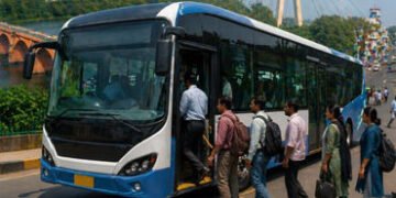 નવસારી, વાપી અને પાલનપુર માટે નવા 17 સિટી બસ રૂટ મંજૂર, શહેરી બસ સેવા યોજના હેઠળ સરકારનો નિર્ણય | Gu…